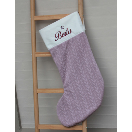 Strik julesok med navn broderet -Sød og personlig til julegaverne