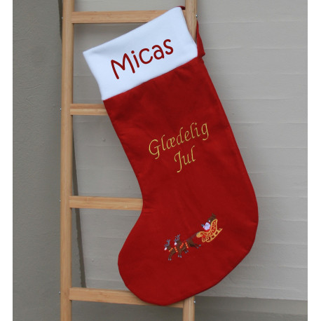 Rød julesok med navn og klassisk motiv af julemand og rensdyr.